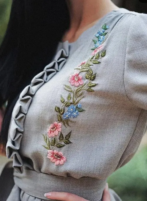 گلدوزی روی لباس